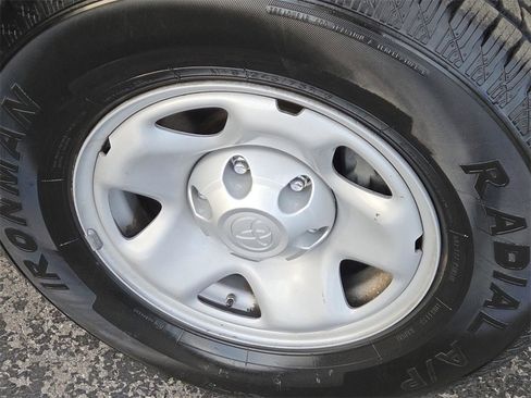 Used 2020 Toyota Tacoma SR image 6