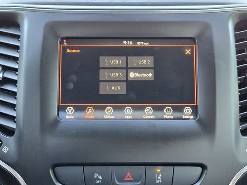 Used 2020 Jeep Cherokee Latitude Lux w/ Quick Order Package 26H Lux image 17
