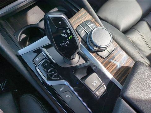 Used 2020 BMW 530e w/ Premium Package image 12