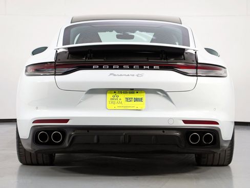 Used 2022 Porsche Panamera 4S w/ Premium Package image 11