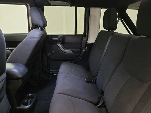 Used 2018 Jeep Wrangler Unlimited Sport AWD/4WD image 18