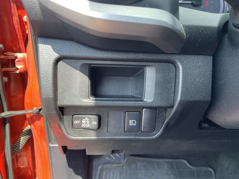 Used 2018 Toyota Tacoma SR5 AWD/4WD image 19