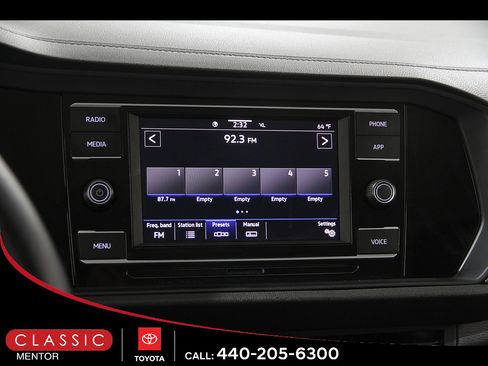 Used 2024 Volkswagen Jetta SE FWD image 9