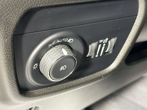Used 2023 Jeep Grand Cherokee Summit AWD/4WD image 10