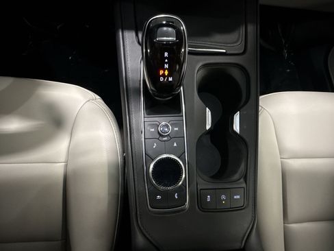Used 2023 Cadillac XT4 Luxury w/ Cold Weather Package FWD image 22