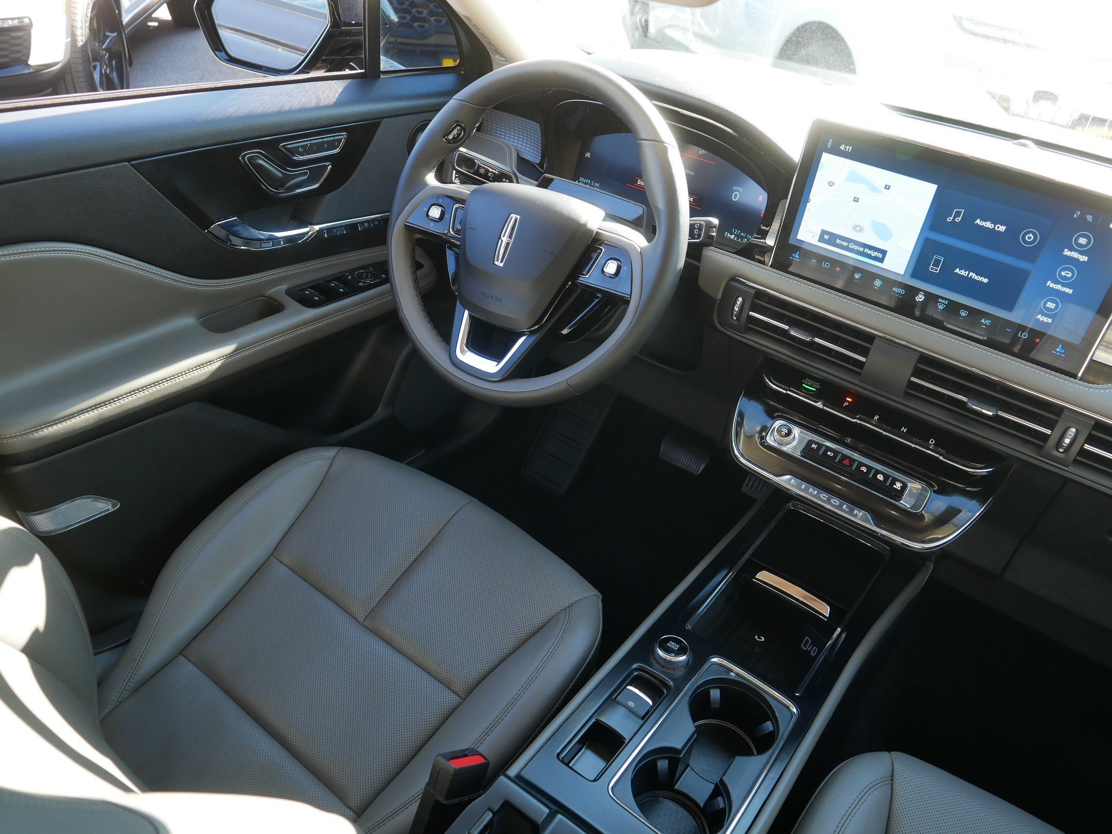 Used 2024 Lincoln Corsair AWD w/ Equipment Group 102A image 9