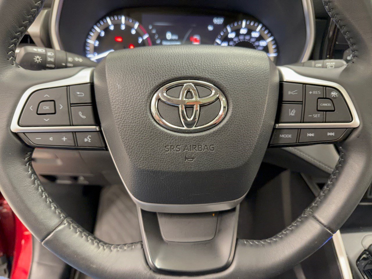 Used 2023 Toyota Highlander XLE AWD/4WD image 10