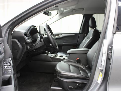 Used 2024 Ford Escape Platinum image 9