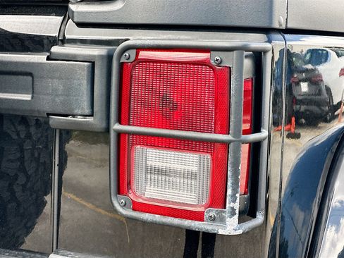 Used 2017 Jeep Wrangler Sahara image 24