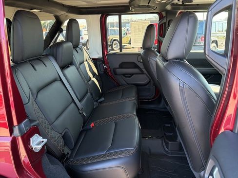 Used 2021 Jeep Wrangler Unlimited Sahara image 18