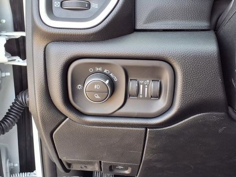 New 2026 RAM 2500 Laramie AWD/4WD image 17