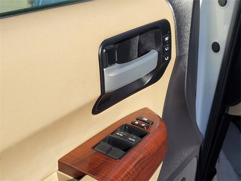 Used 2017 Toyota Sequoia Platinum image 17