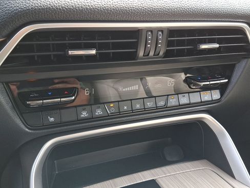 Used 2024 MAZDA CX-90 Plug-In Hybrid w/ Premium Pkg AWD/4WD image 16