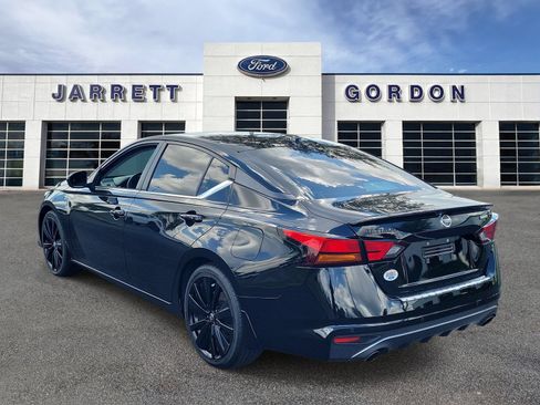 Used 2022 Nissan Altima 2.5 SR w/ Midnight Edition Package FWD image 3