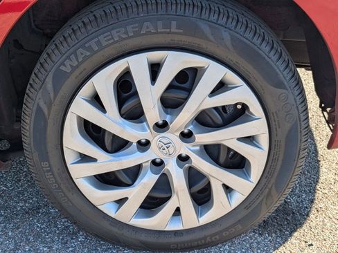 Used 2017 Toyota Corolla LE image 10