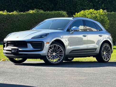 Used 2026 Porsche Macan AWD/4WD image 1