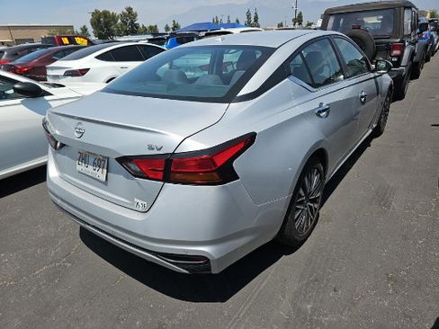 Used 2023 Nissan Altima 2.5 SV FWD image 4