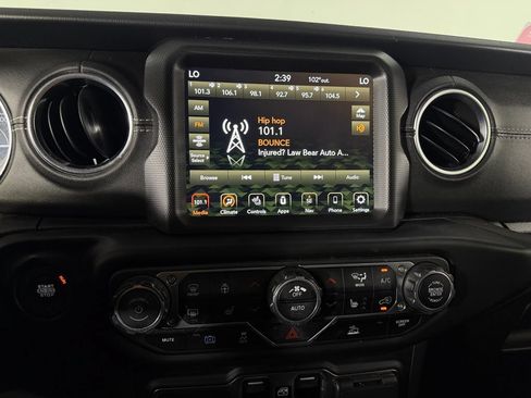 Used 2023 Jeep Wrangler Unlimited Sahara w/ Cold Weather Group AWD/4WD image 19