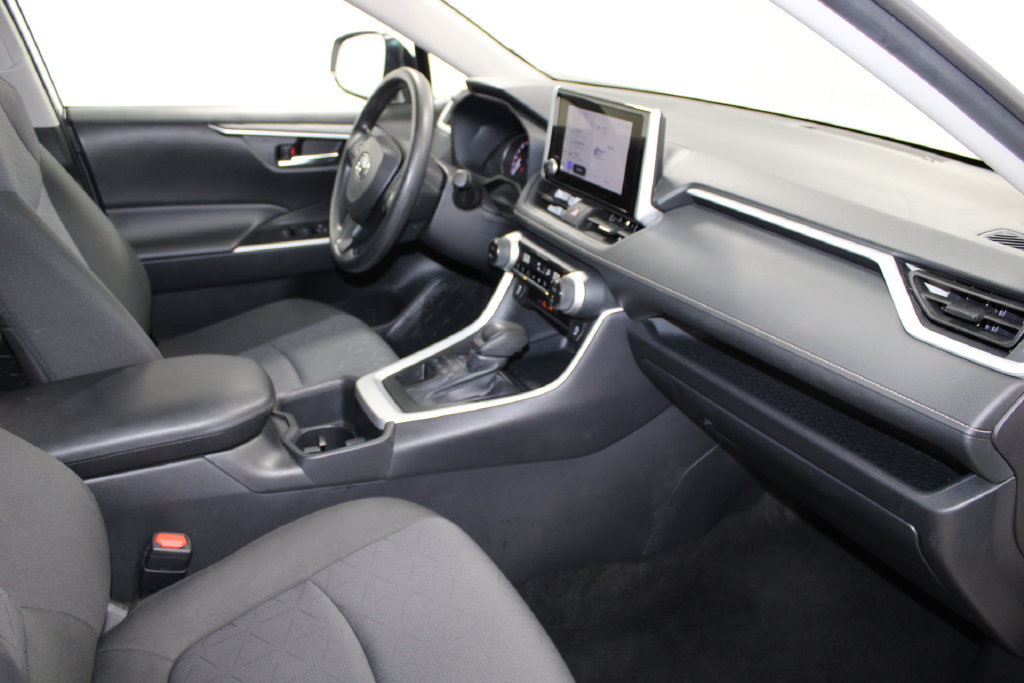 Used 2025 Toyota RAV4 XLE AWD/4WD image 22