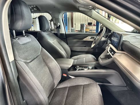 New 2026 Ford Explorer Active RWD image 32