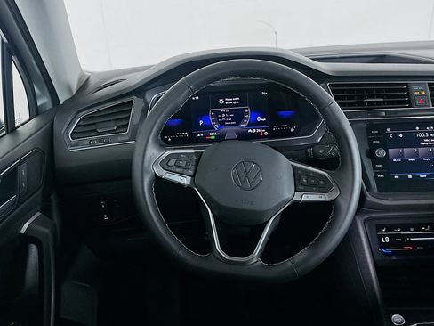 Used 2023 Volkswagen Tiguan SE image 17