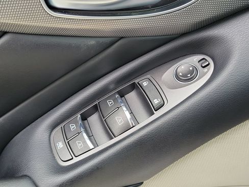 Used 2015 INFINITI Q50 w/ Moonroof Package RWD image 19