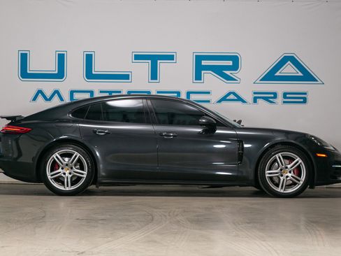 Used 2018 Porsche Panamera 4 image 11