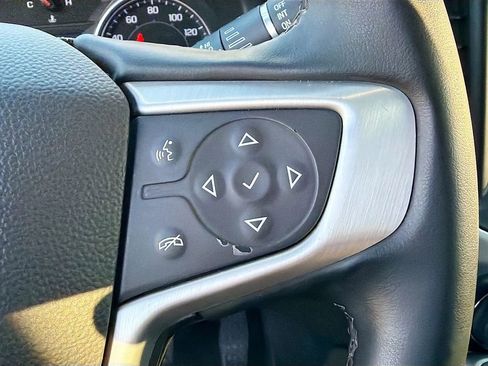 Used 2023 GMC Acadia SLT image 40