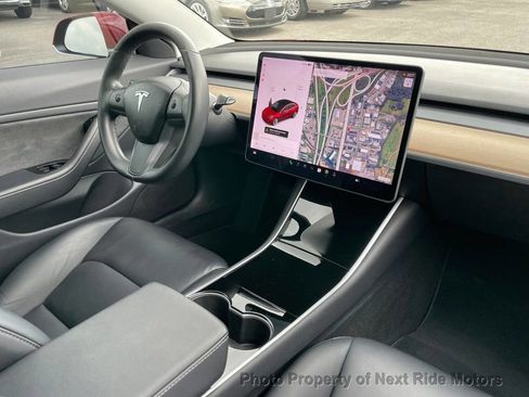 Used 2018 Tesla Model 3 Long Range image 17