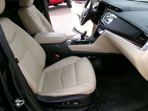 Used 2018 Cadillac XT5 Luxury w/ Driver Awareness Package FWD image 18