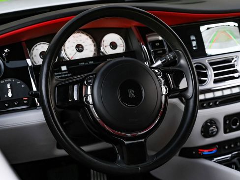 Used 2020 Rolls-Royce Wraith image 25