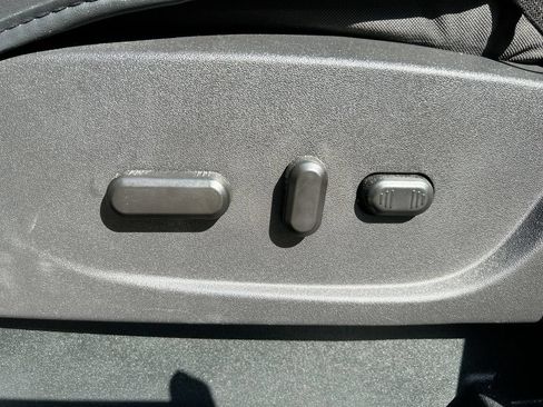 Used 2017 Ford C-MAX Energi SE w/ Equipment Group 401A FWD image 12
