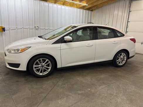 Used 2015 Ford Focus SE w/ Interior Protection Package FWD image 4