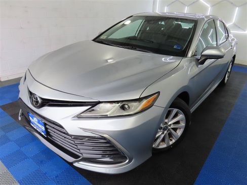 Used 2023 Toyota Camry LE FWD image 4