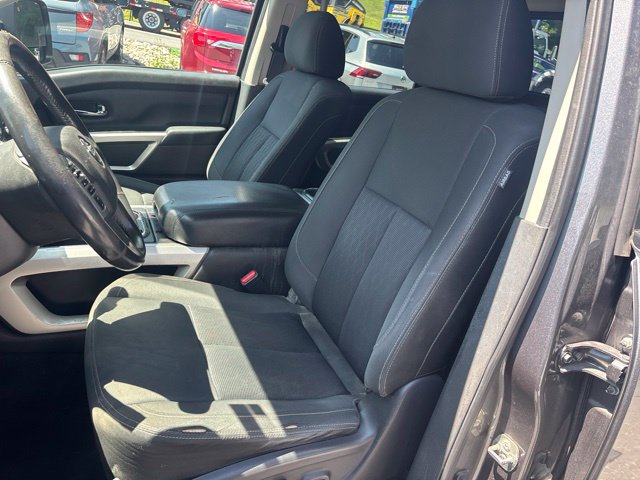 Used 2017 Nissan Titan SV AWD/4WD image 11