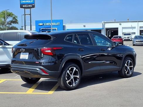Used 2024 Chevrolet Trax RS w/ Driver Confidence Package FWD image 2