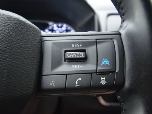 Used 2025 Nissan Rogue SV AWD/4WD image 32