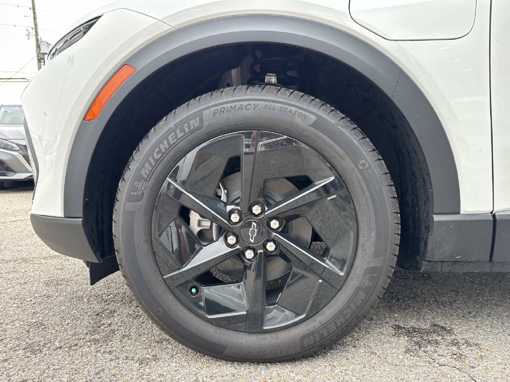 Used 2026 Chevrolet Equinox EV LT w/ Comfort Package FWD image 5