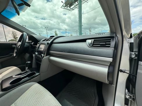 Used 2012 Toyota Camry LE FWD image 19