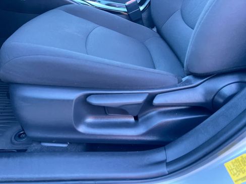 Used 2020 Toyota Corolla LE image 12