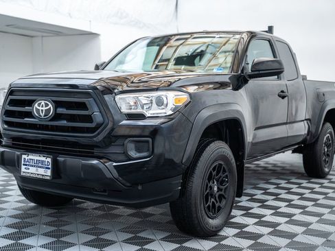Used 2020 Toyota Tacoma SR w/ SX Package AWD/4WD image 3