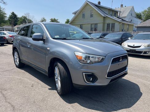 Used 2013 Mitsubishi Outlander Sport SE AWD/4WD image 3