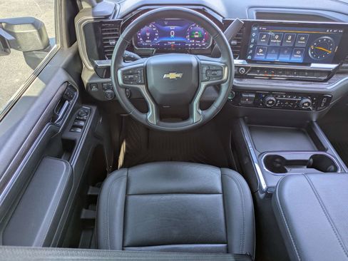 Used 2024 Chevrolet Silverado 2500 LTZ w/ LTZ Convenience Package AWD/4WD image 4
