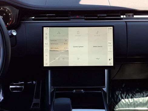 Certified 2025 Land Rover Range Rover SE AWD/4WD image 17