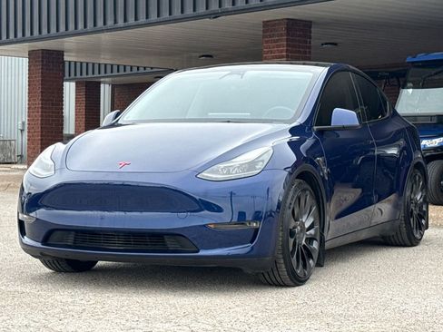 Used 2023 Tesla Model Y Performance AWD/4WD image 3