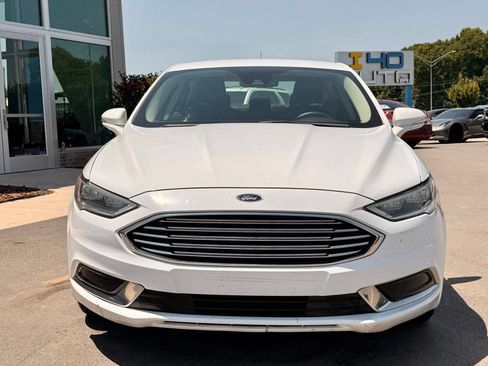 Used 2018 Ford Fusion SE w/ Equipment Group 602A FWD image 2