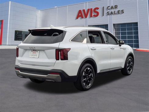 Used 2024 Kia Sorento S image 6