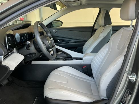 Certified 2025 Hyundai Elantra Limited FWD image 12