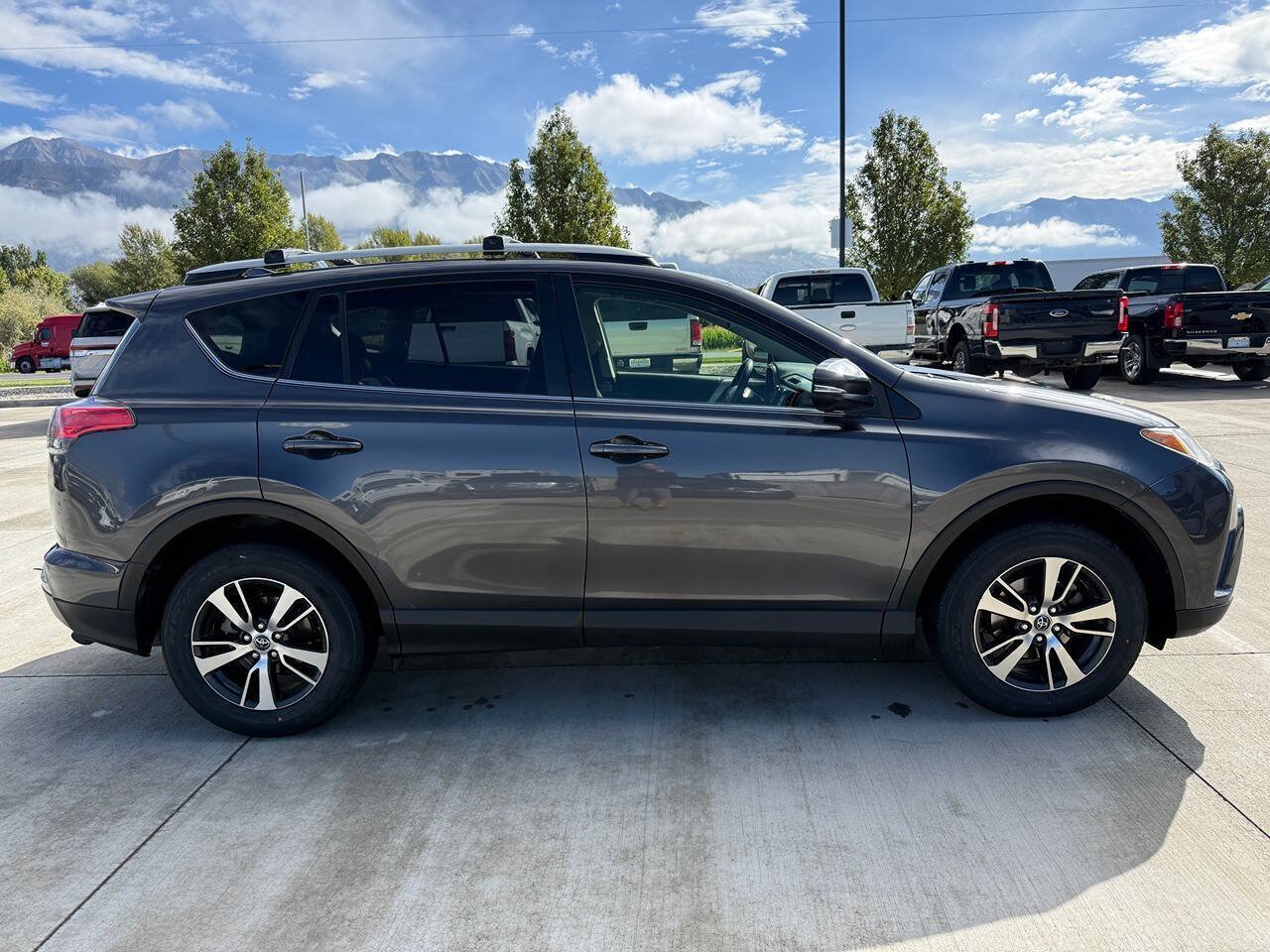 Used 2018 Toyota RAV4 XLE w/ Plus Extra Value Package AWD/4WD image 2