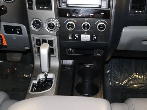 Used 2017 Toyota Sequoia Limited w/ Safety & Convenience Package AWD/4WD image 57